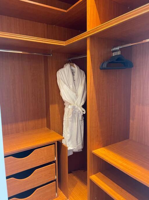 Stunning Grand 2 Bed, 2 Bath Apartment, London Kültér fotó